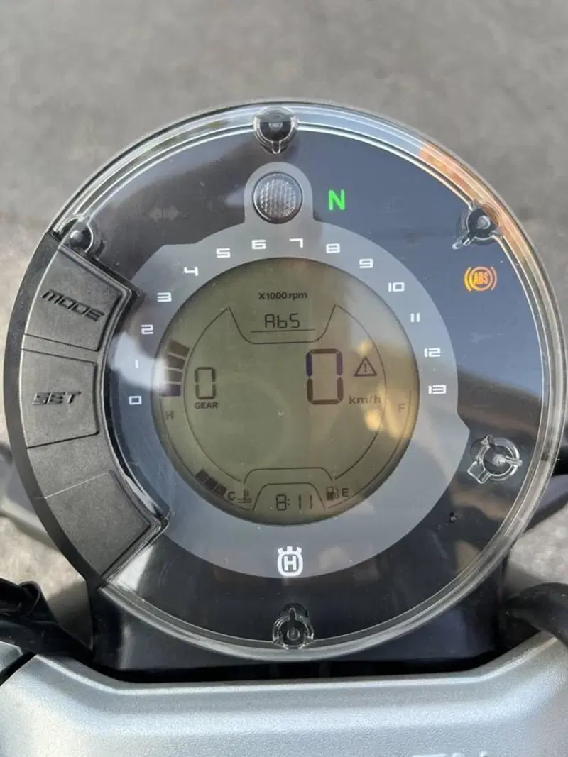 Husqvarna Vitpilen 401 (2021 - 23) (10)