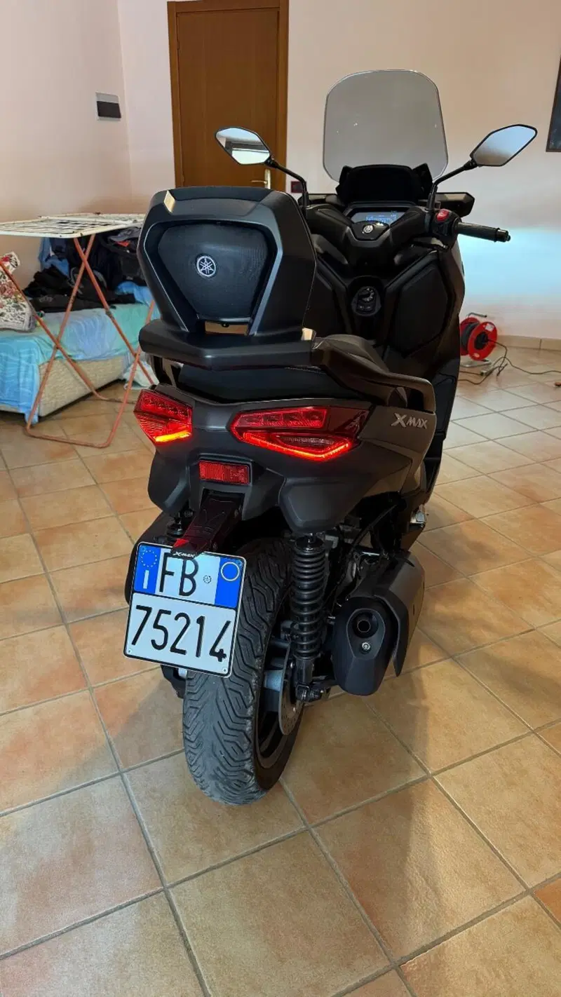 Yamaha X-Max 300 (2021 - 24) (4)