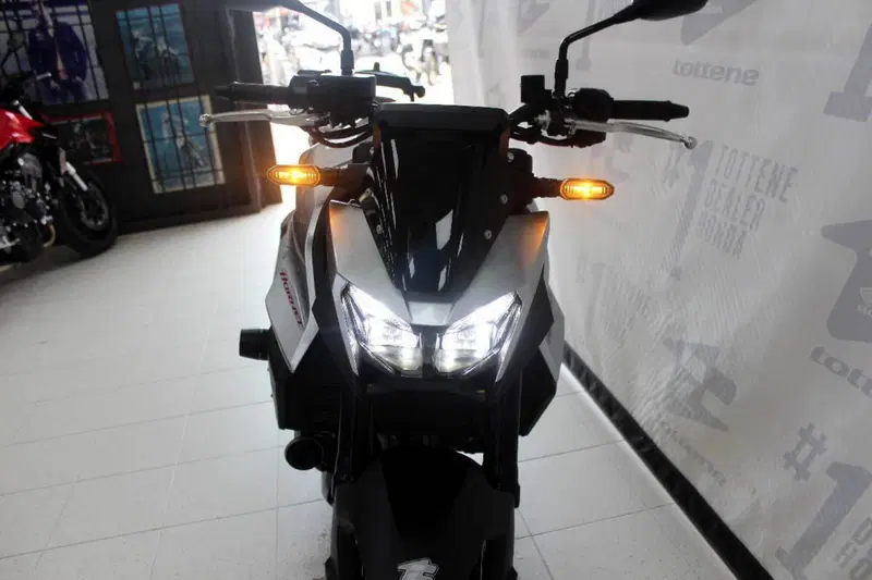 Honda CB 750 Hornet (2025) (4)