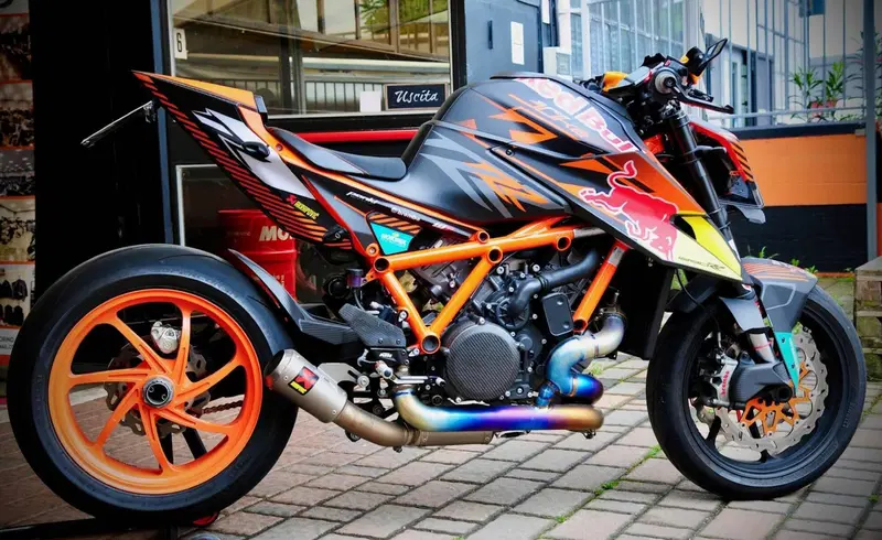 KTM 1290 Super Duke RR (2023) (2)