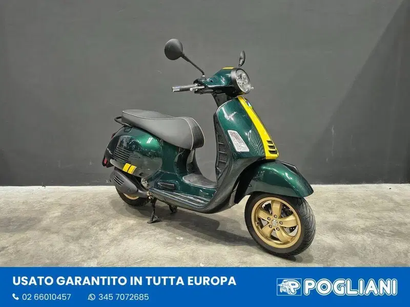 Vespa GTS 300 Super Racing Sixties Hpe (2021 - 22) (2)