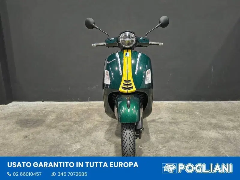 Vespa GTS 300 Super Racing Sixties Hpe (2021 - 22) (3)