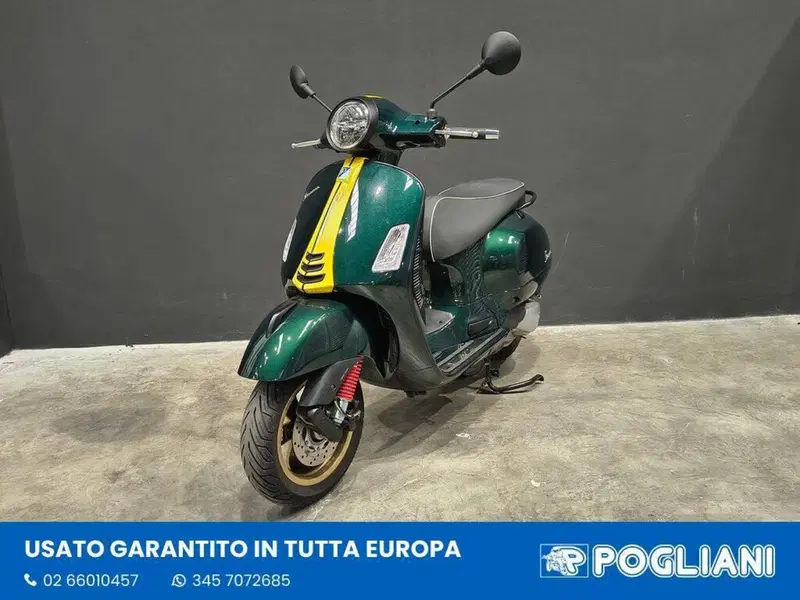 Vespa GTS 300 Super Racing Sixties Hpe (2021 - 22) (4)