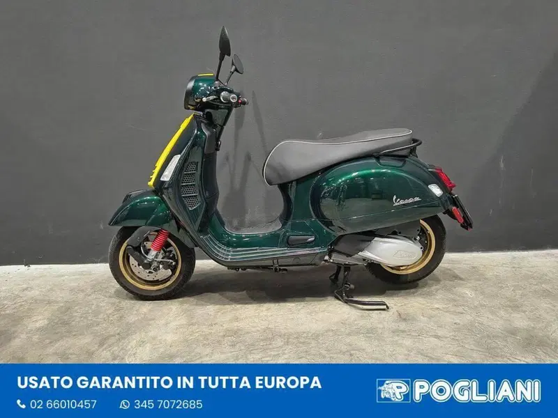 Vespa GTS 300 Super Racing Sixties Hpe (2021 - 22) (5)