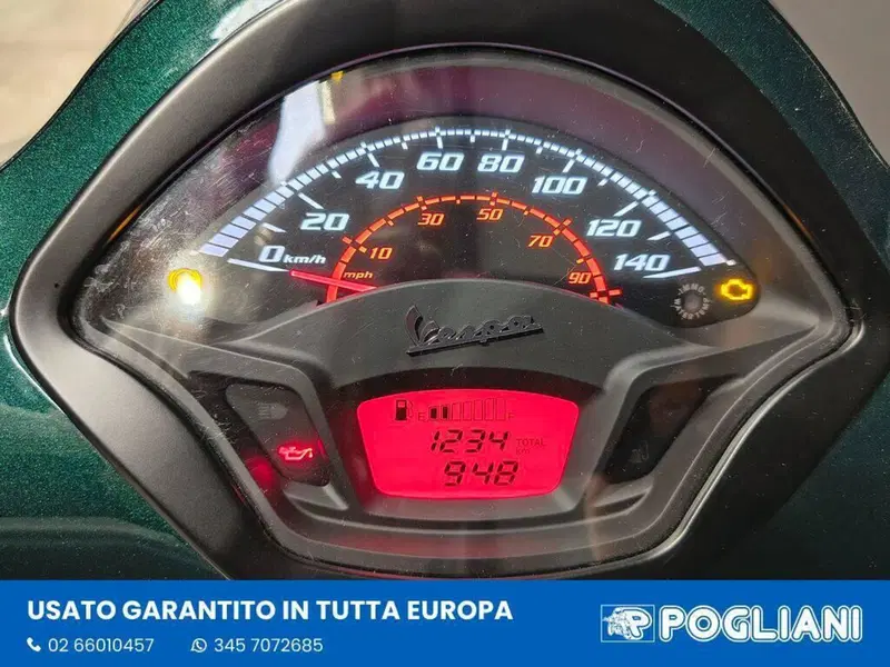 Vespa GTS 300 Super Racing Sixties Hpe (2021 - 22) (6)
