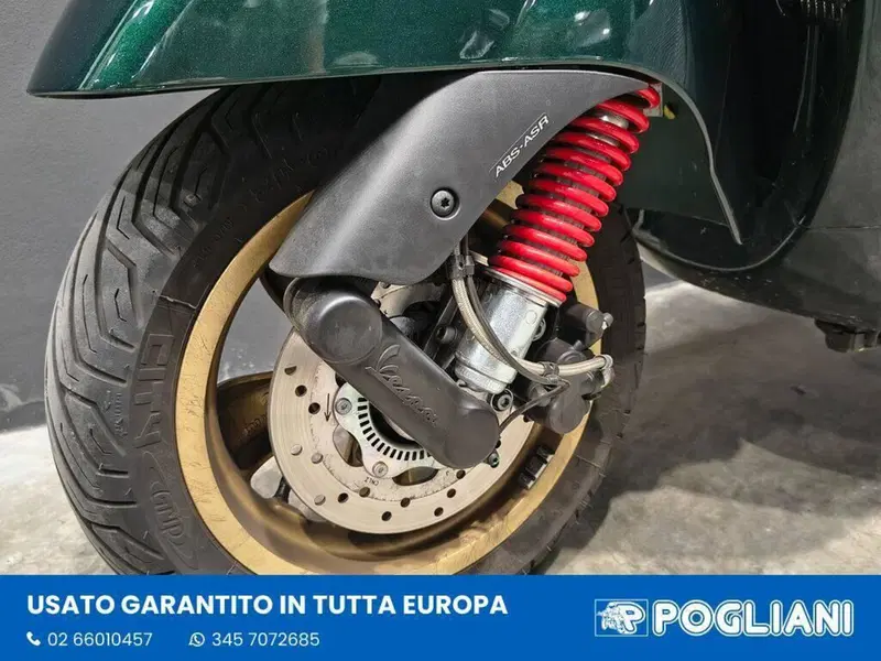 Vespa GTS 300 Super Racing Sixties Hpe (2021 - 22) (8)