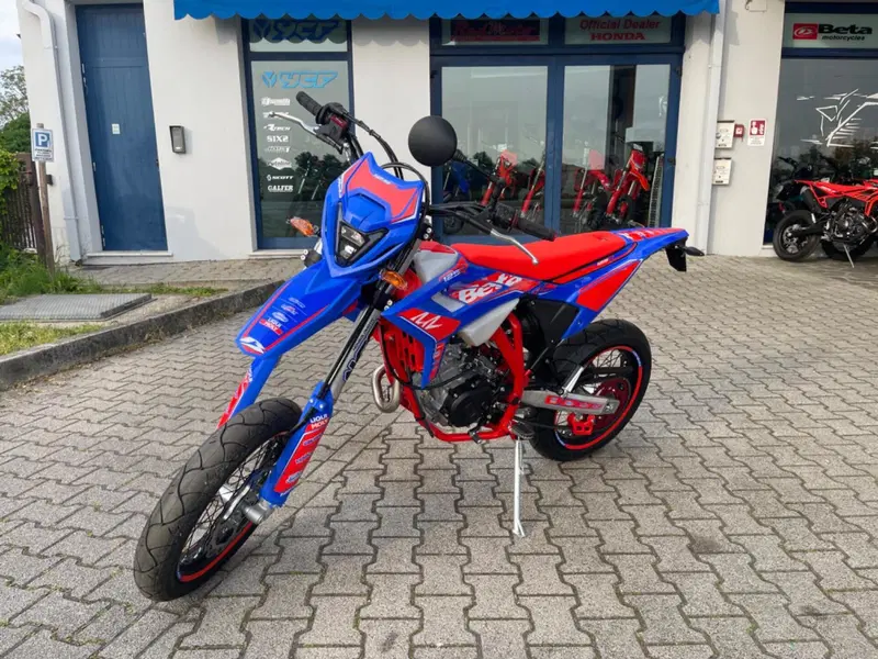 Betamotor RR 125 4T Motard R (2025 - 26) (2)