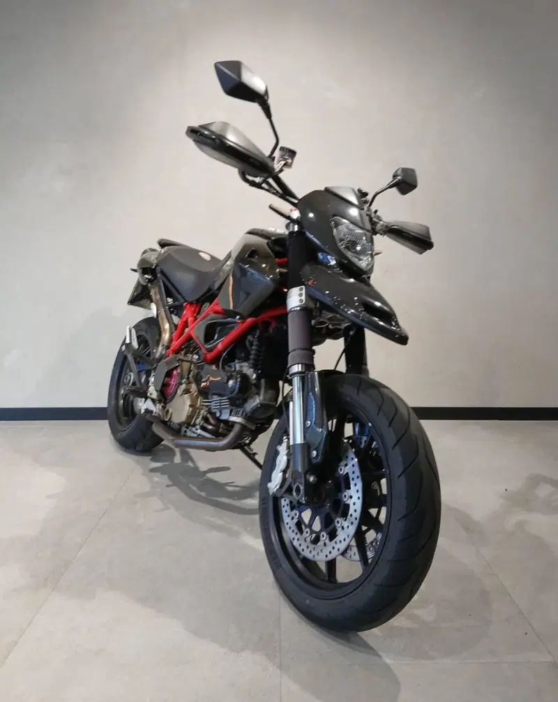 Ducati Hypermotard 1100 (2007 - 09) (2)
