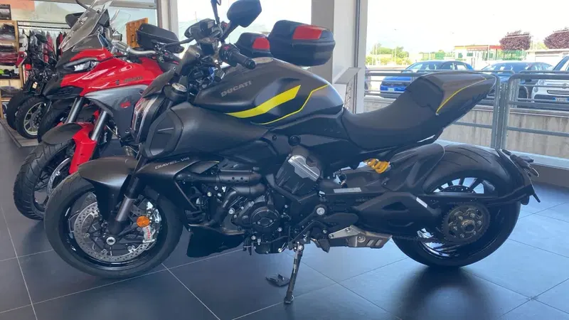 Ducati Diavel V4 (2023 - 26) (2)