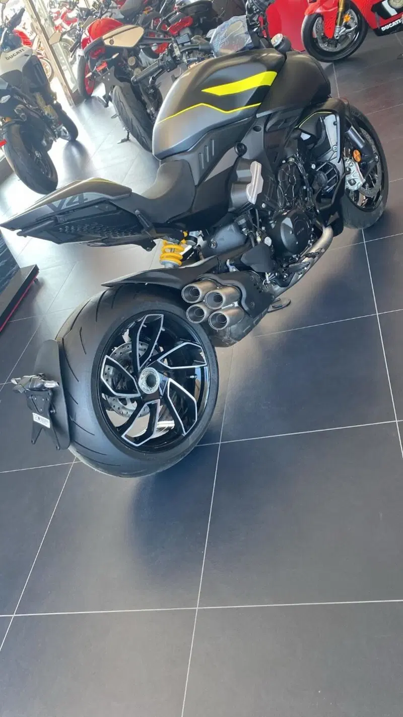 Ducati Diavel V4 (2023 - 26) (4)