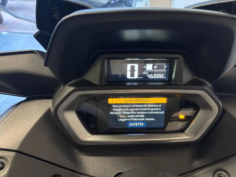 Yamaha X-Max 300 Tech Max (2021 - 24) (4)
