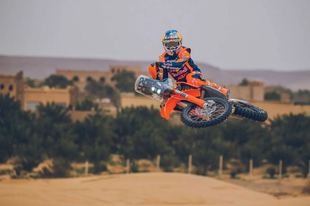 KTM 450 Rally Replica 2027: ecco quanto costa mettersi il deserto in garage [GALLERY] (9)
