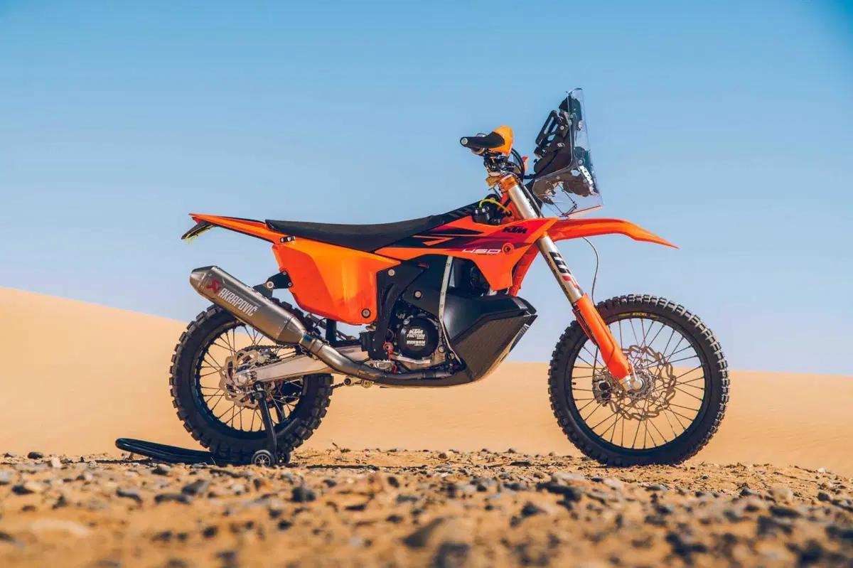 KTM 450 Rally Replica 2027: ecco quanto costa mettersi il deserto in garage [GALLERY] (12)