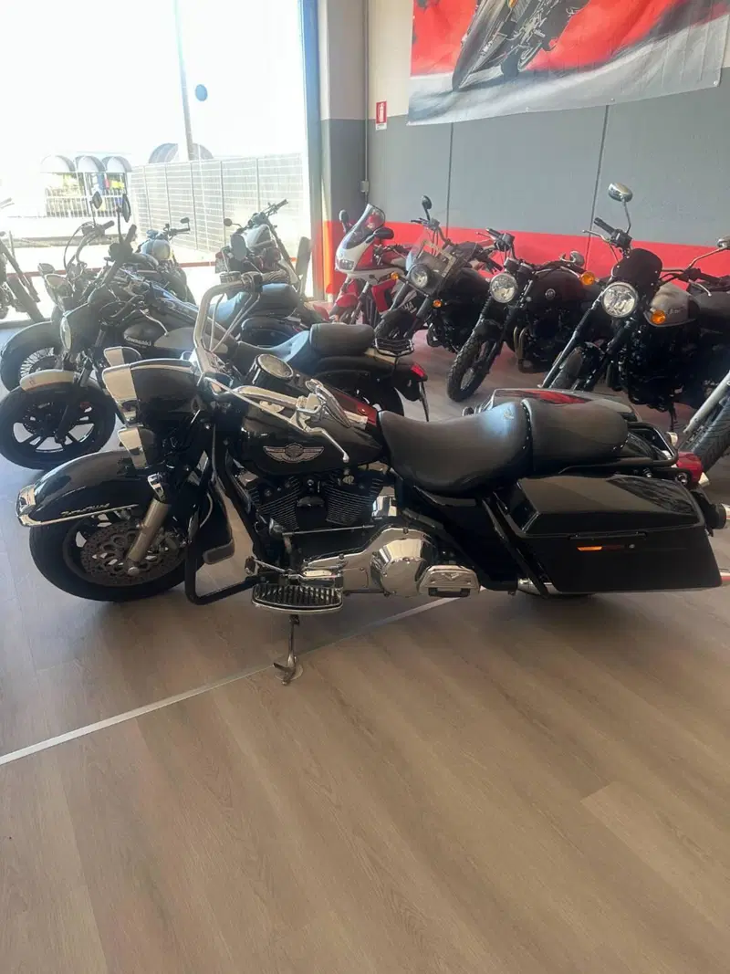 Harley-Davidson 1450 Road King Classic (2003 - 05) - FLHRCI (2)
