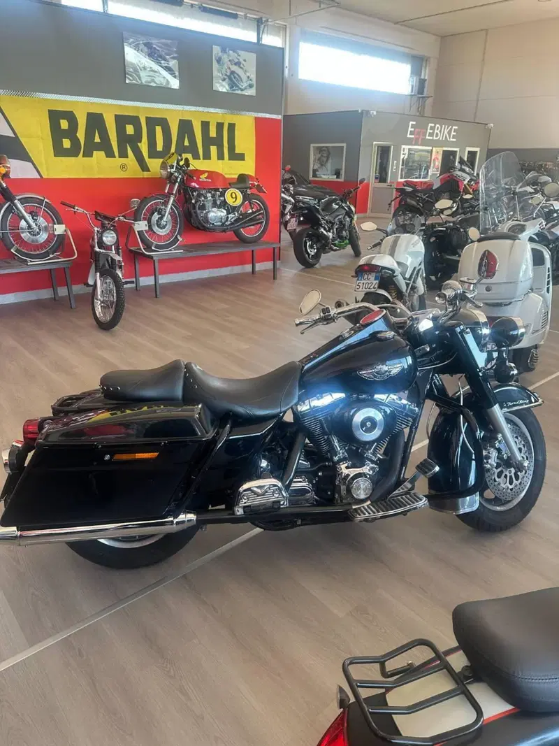 Harley-Davidson 1450 Road King Classic (2003 - 05) - FLHRCI (3)