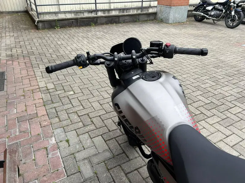 Royal Enfield Guerrilla 450 Apex (2026) (10)