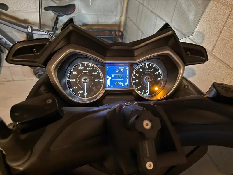 Yamaha X-Max 300 ABS (2017 - 20) (4)