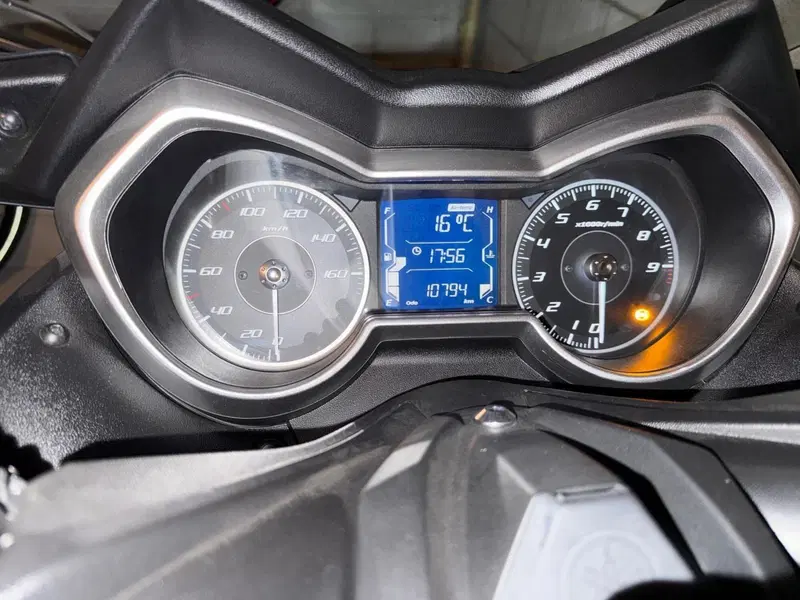 Yamaha X-Max 300 ABS (2017 - 20) (7)