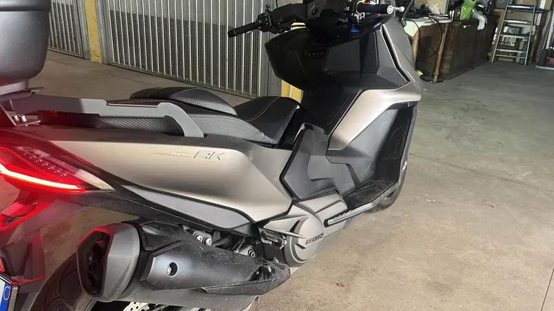 Kymco AK 550 Premium (2023 - 25) (2)