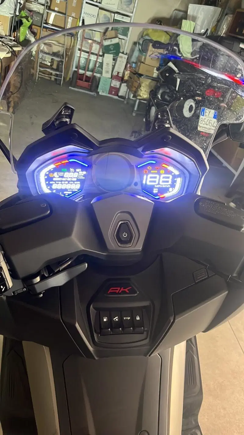 Kymco AK 550 Premium (2023 - 25) (5)