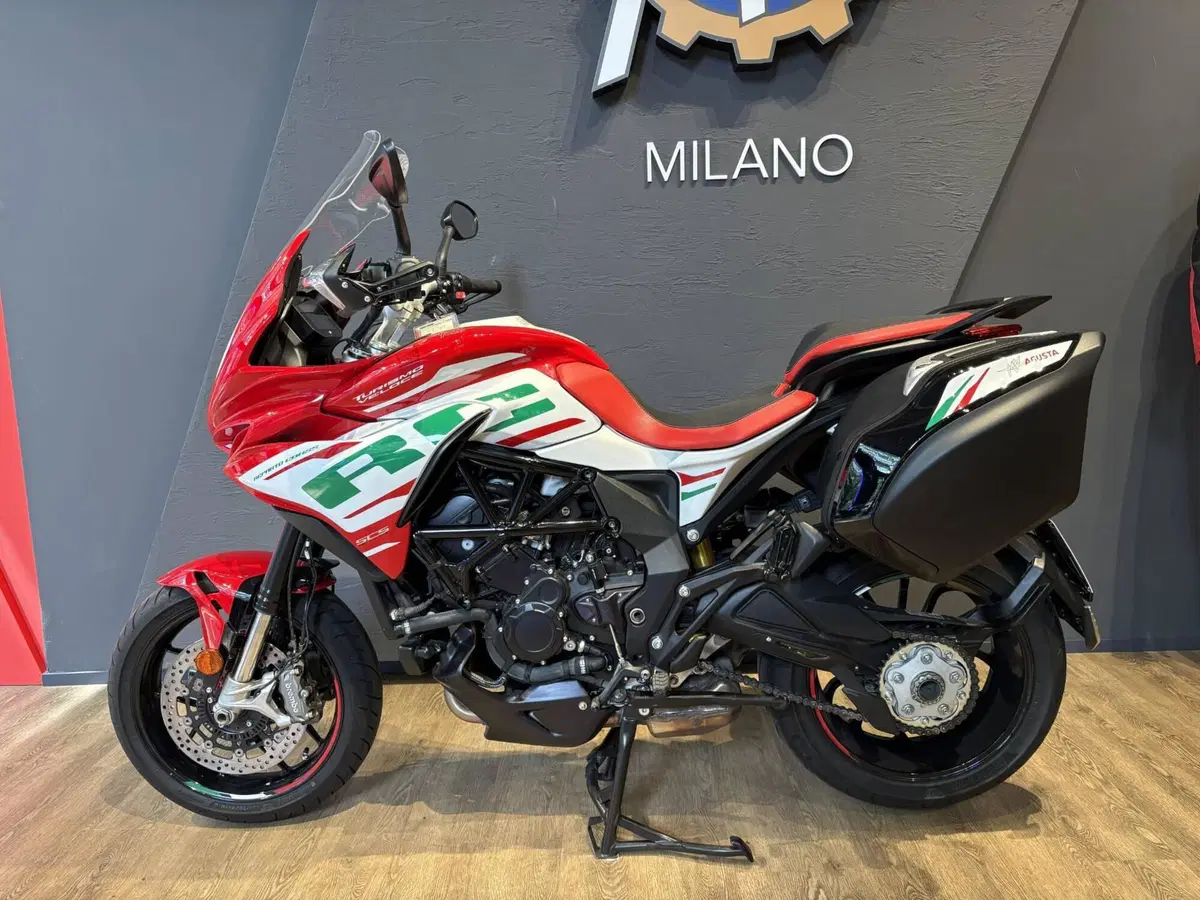 MV Agusta Turismo Veloce 800 RC SCS (2022 - 26) (2)