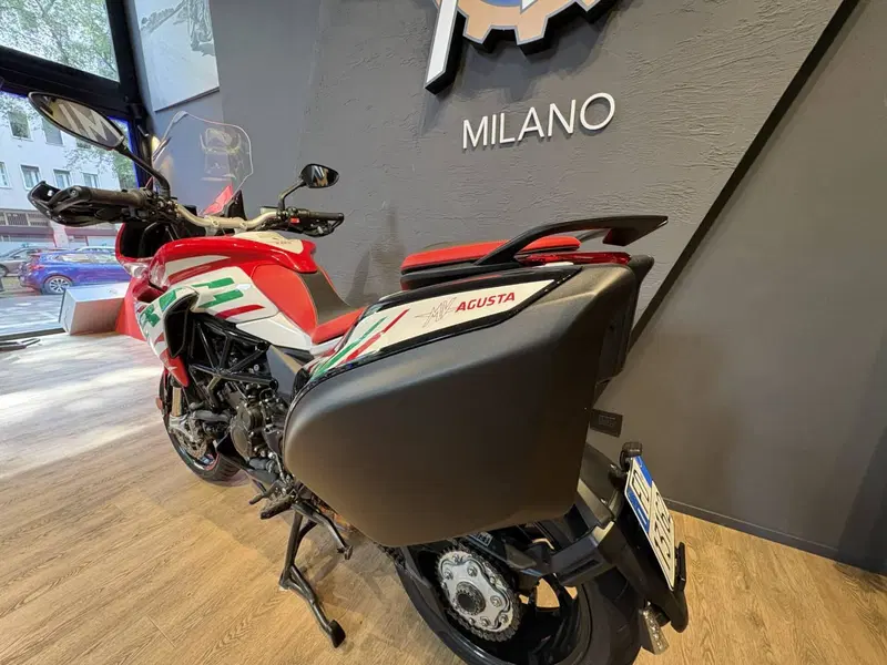 MV Agusta Turismo Veloce 800 RC SCS (2022 - 26) (4)