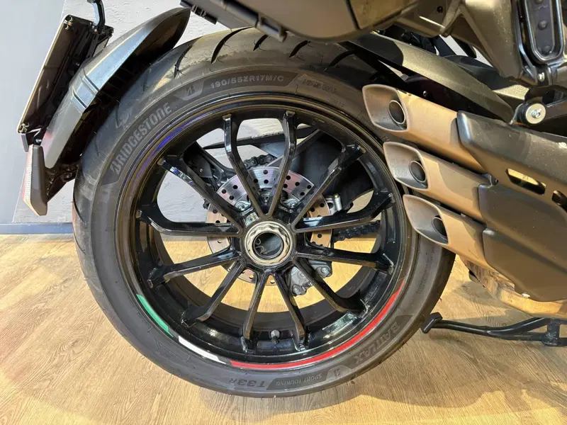 MV Agusta Turismo Veloce 800 RC SCS (2022 - 26) (10)