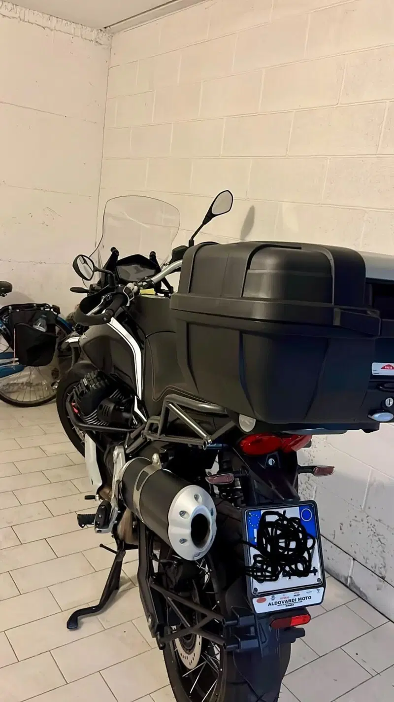 Moto Guzzi V85 TT Guardia d'Onore (2022 - 23) (8)