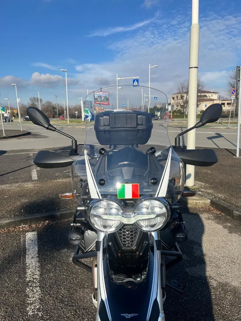 Moto Guzzi V85 TT Guardia d'Onore (2022 - 23) (2)