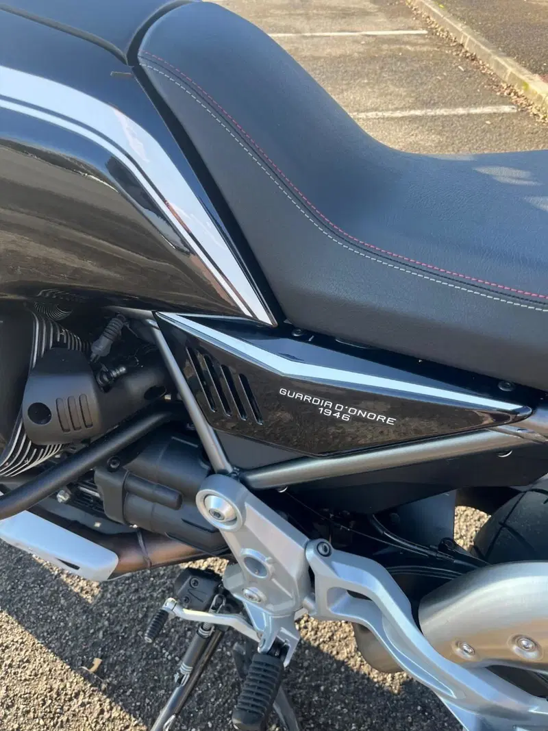 Moto Guzzi V85 TT Guardia d'Onore (2022 - 23) (6)