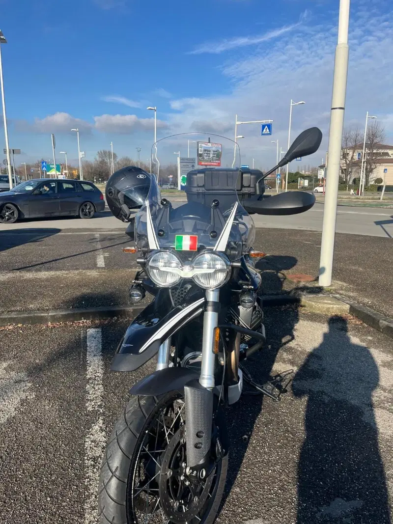 Moto Guzzi V85 TT Guardia d'Onore (2022 - 23) (4)