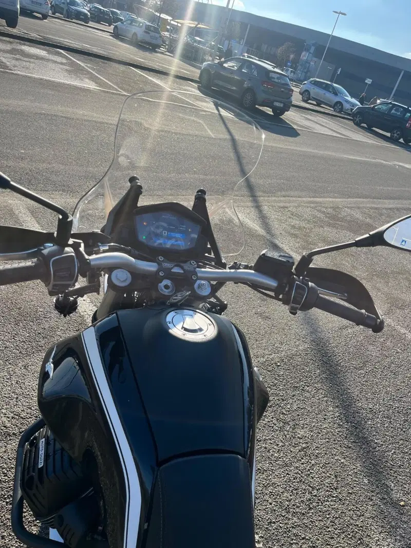 Moto Guzzi V85 TT Guardia d'Onore (2022 - 23) (5)