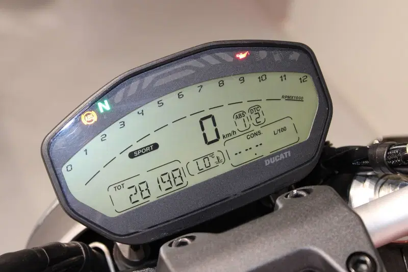 Ducati Monster 821 Stripe ABS (2015 - 17) (6)