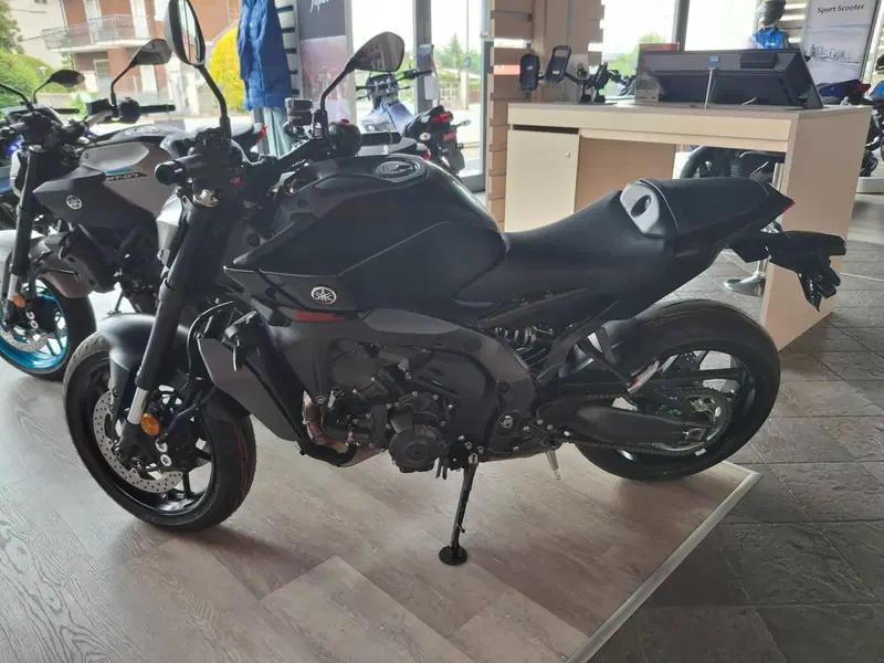 Yamaha MT-09 Y-AMT (2024 - 26) (2)
