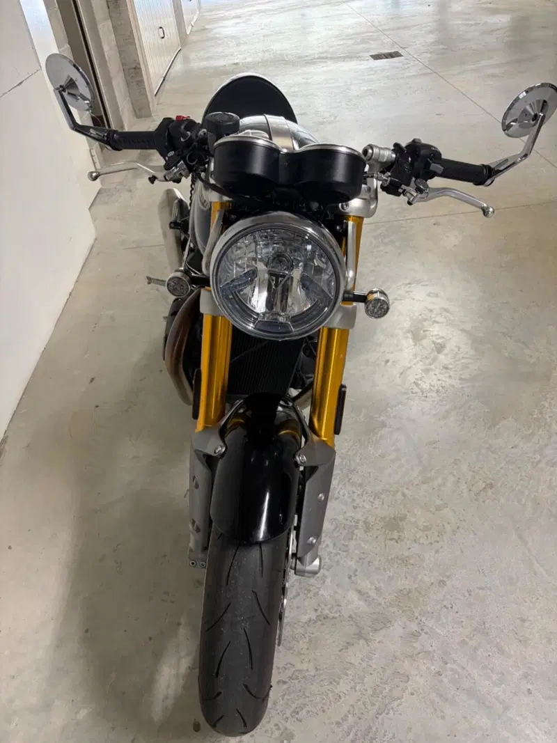 Triumph Thruxton RS Final Edition (2024 - 25) (2)