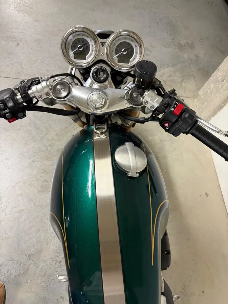 Triumph Thruxton RS Final Edition (2024 - 25) (3)