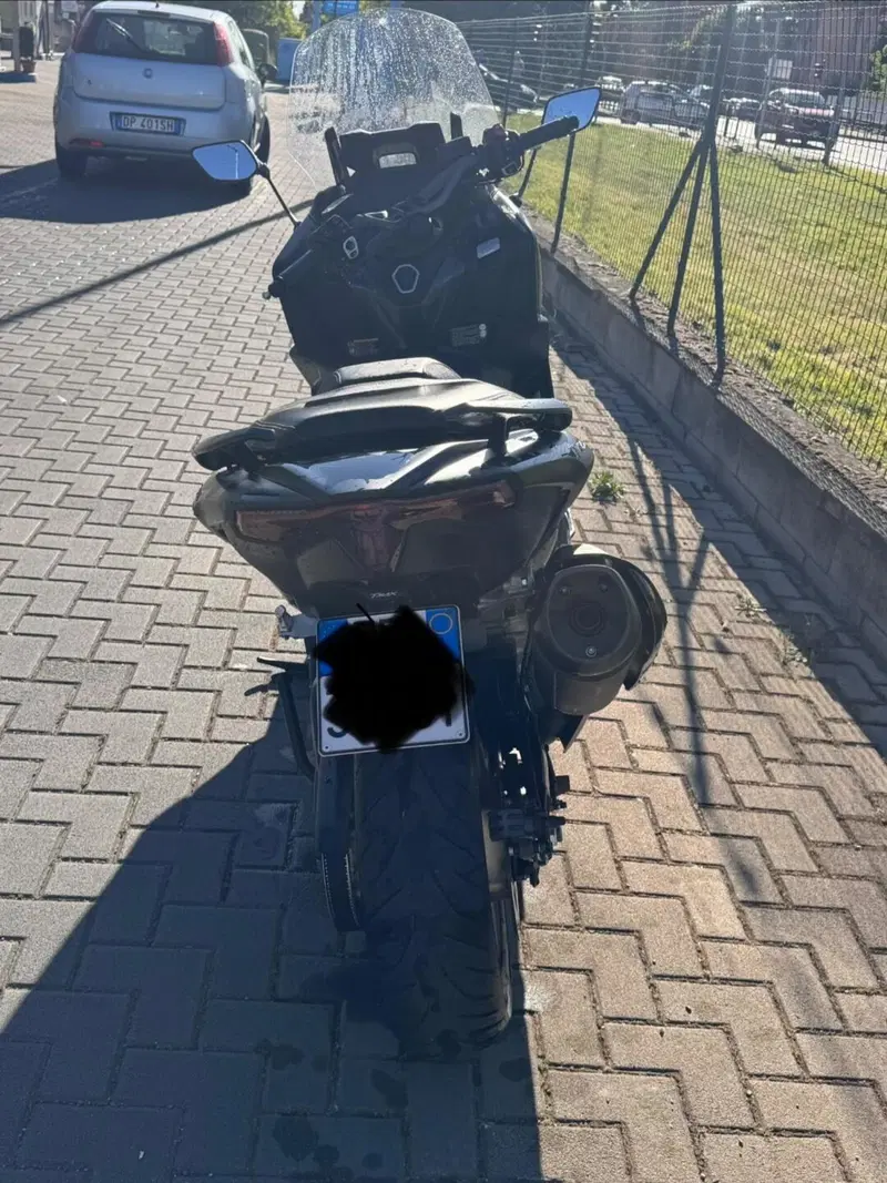 Yamaha T-Max 560 Tech Max (2022 - 24) (3)