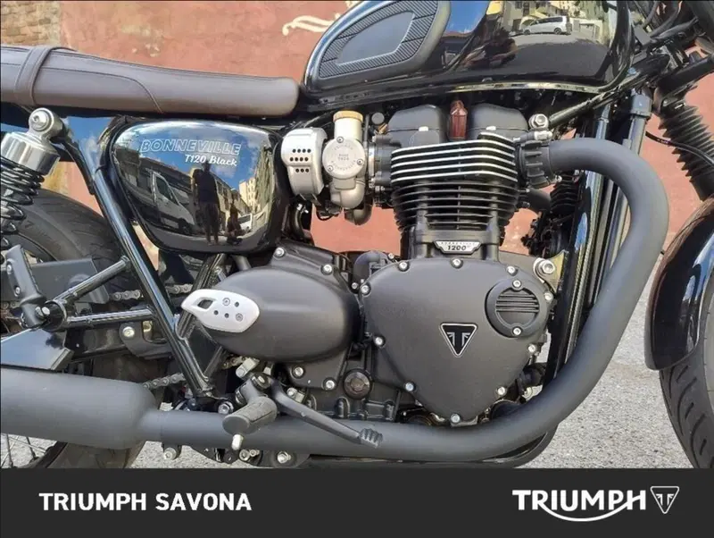 Triumph Bonneville T120 Black (2021 - 25) (5)
