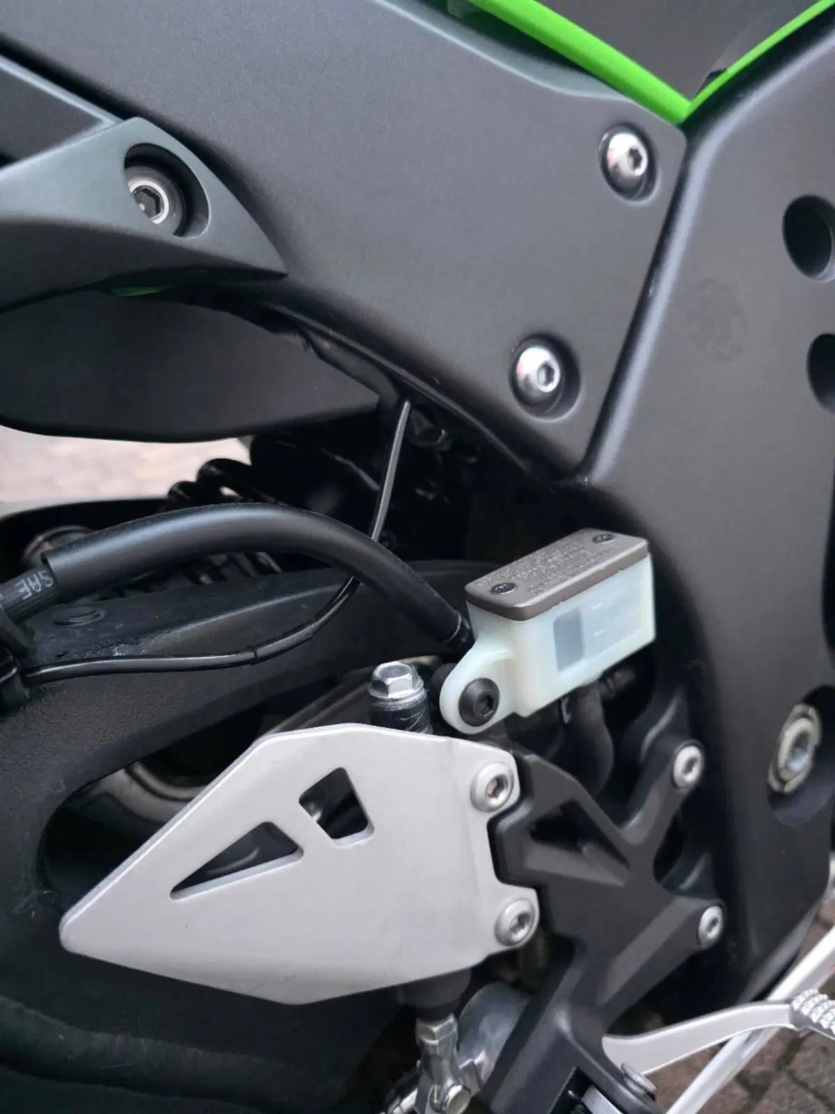 Kawasaki Ninja 1000 ZX-10R (2021 - 25) (9)