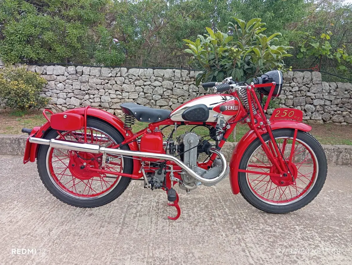 Benelli 220 sport 