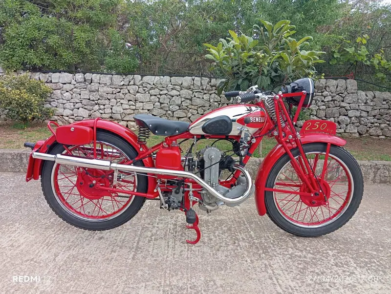 Benelli 220 sport 