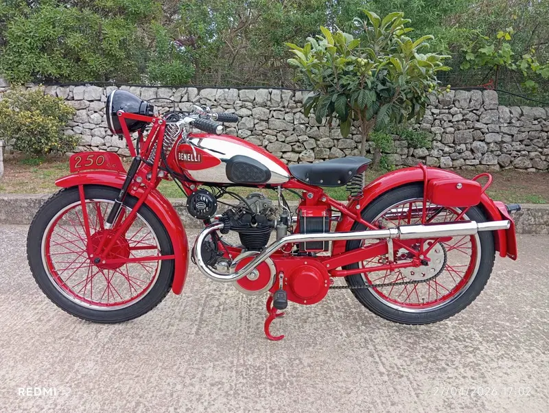 Benelli 220 sport  (4)