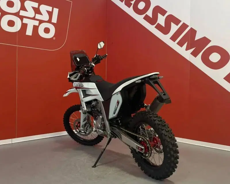 AJP PR7 650 Adventure (2025 - 26) (5)