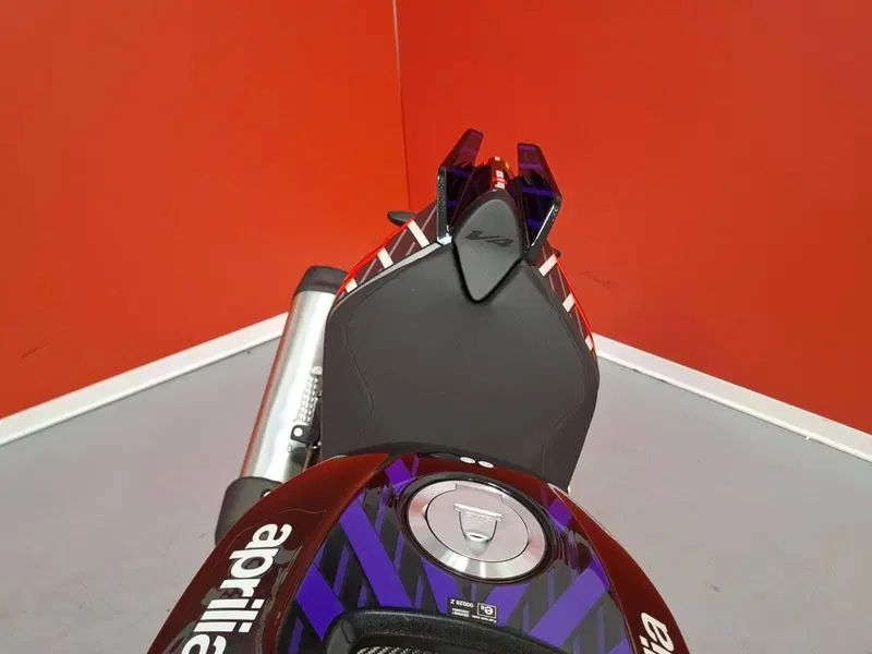 Aprilia Tuono V4 Factory (2025 - 26) (4)