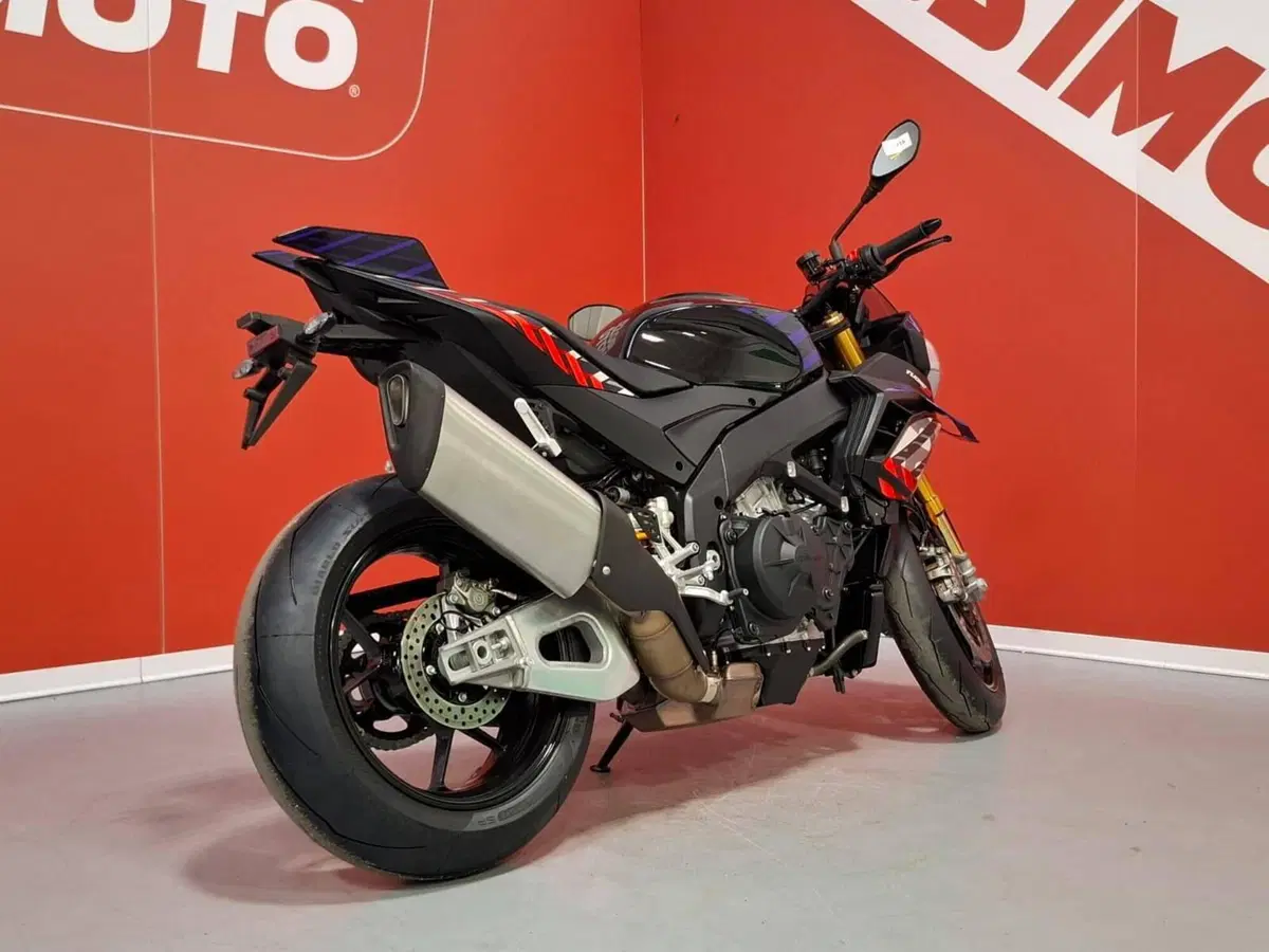 Aprilia Tuono V4 Factory (2025 - 26) (3)
