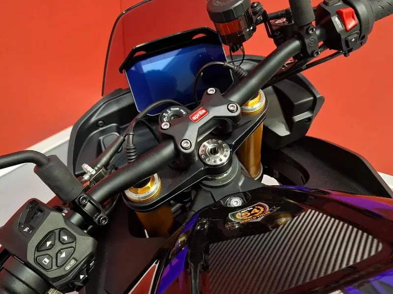 Aprilia Tuono V4 Factory (2025 - 26) (13)