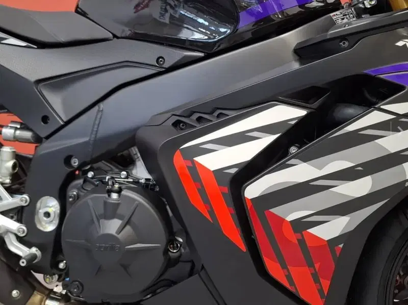 Aprilia RSV4 1100 Factory (2025 - 26) (4)