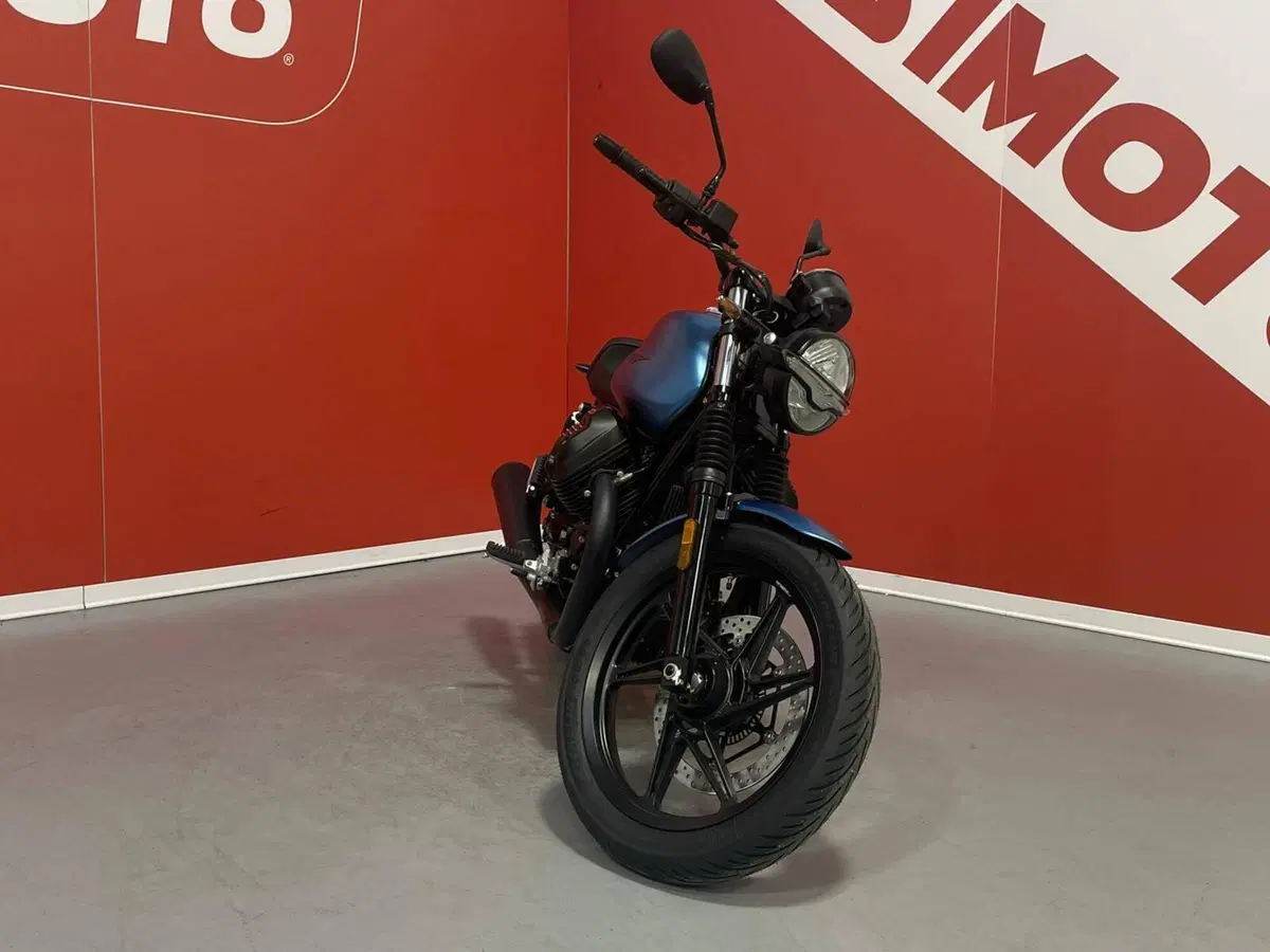 Moto Guzzi V7 Stone (2025 - 26) (4)