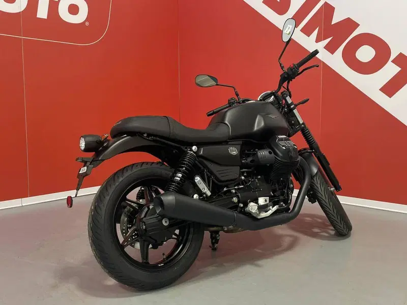 Moto Guzzi V7 Stone (2025 - 26) (3)
