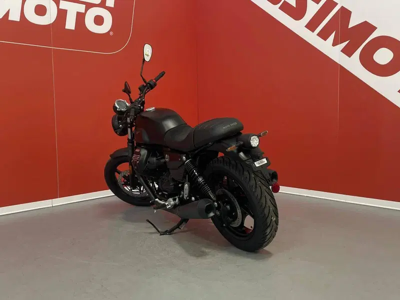 Moto Guzzi V7 Stone (2025 - 26) (4)